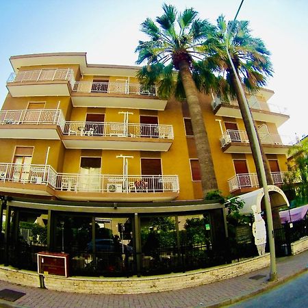 Hotel Jole Marina dʼMarina dʼAndora Eksteriør billede