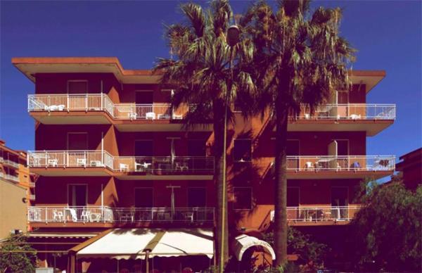 Hotel Jole Marina dʼMarina dʼAndora Eksteriør billede